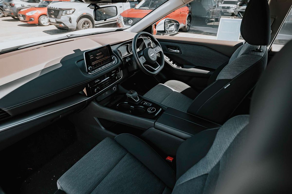 2025 Nissan X-TRAIL ST T33