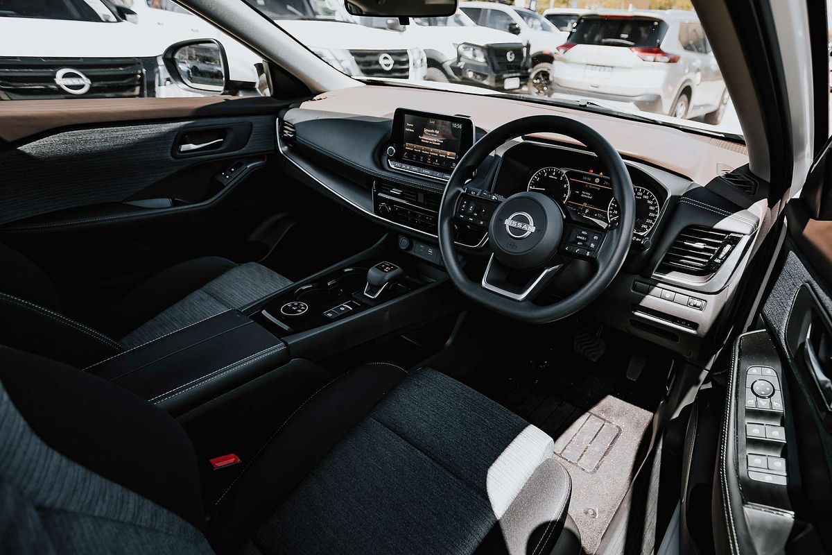 2025 Nissan X-TRAIL ST T33