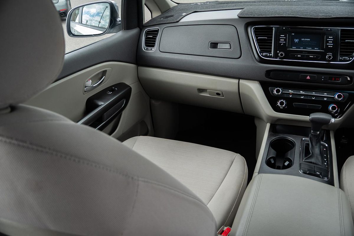 2017 Kia Carnival S YP