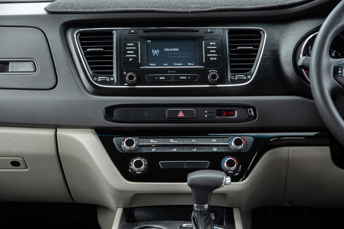 2017 Kia Carnival S YP