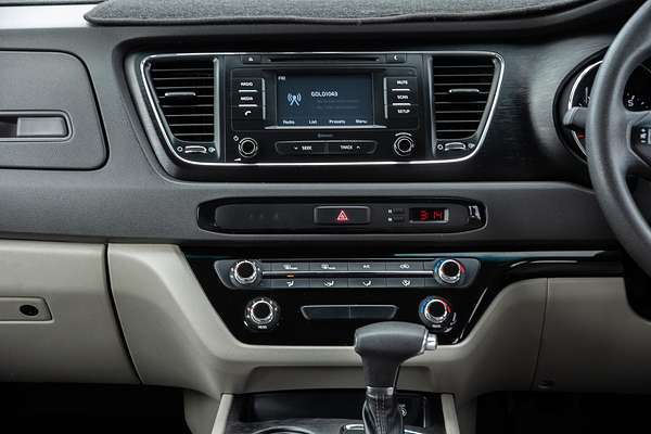2017 Kia Carnival S YP