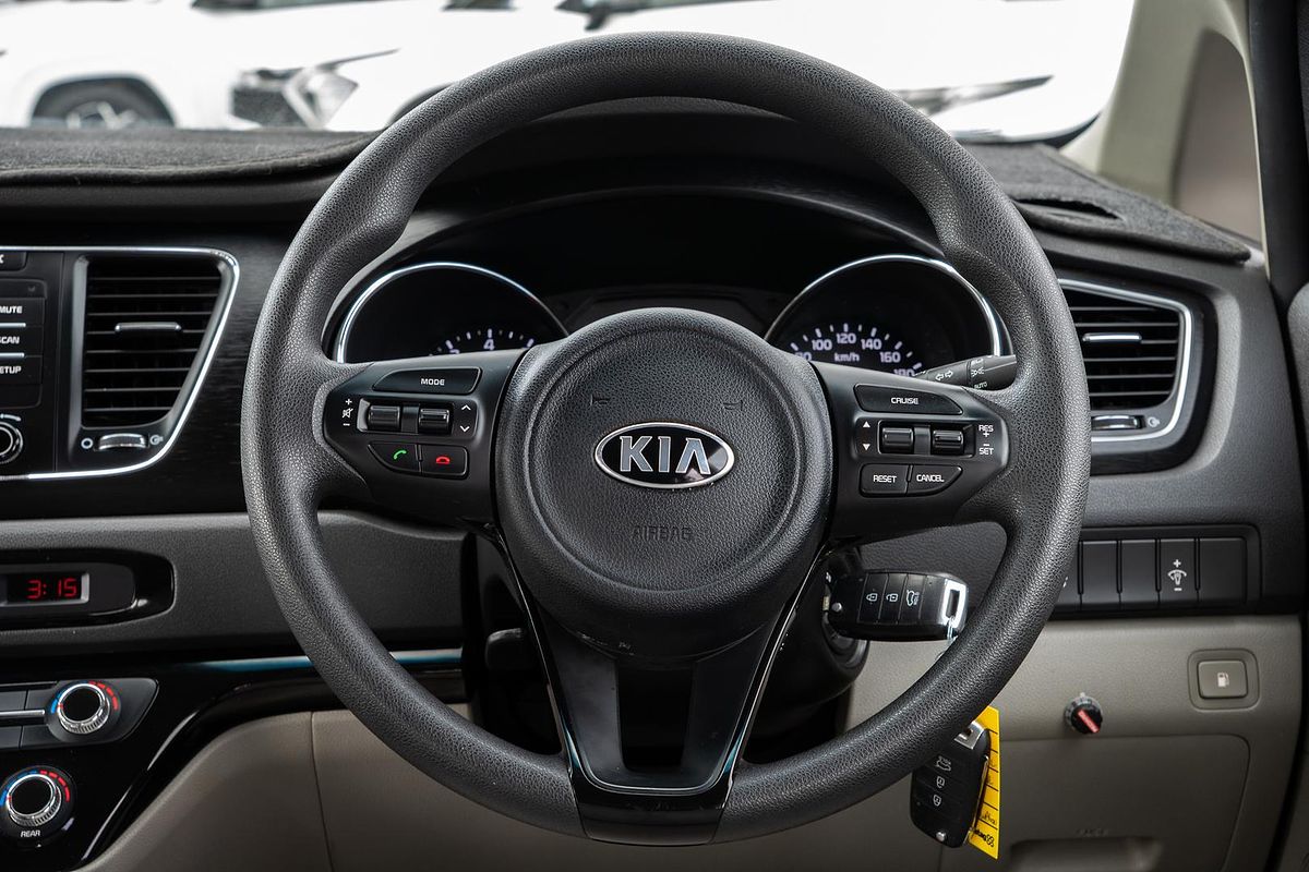 2017 Kia Carnival S YP