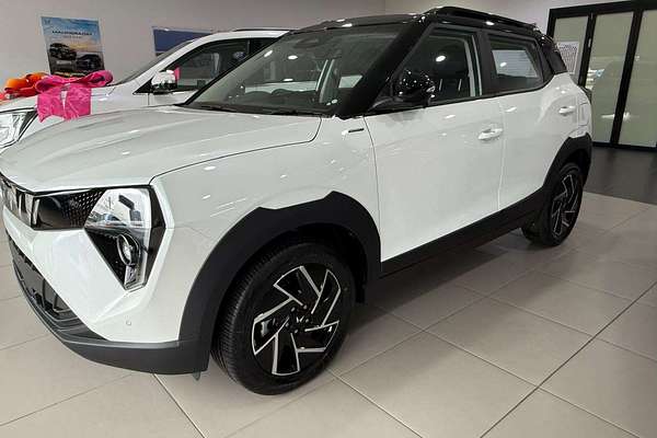 2025 Mahindra XUV3XO AX7L