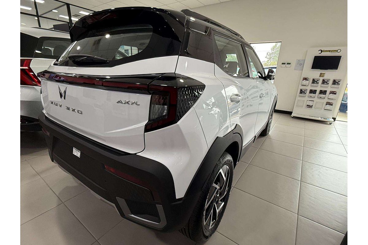 2025 Mahindra XUV3XO AX7L