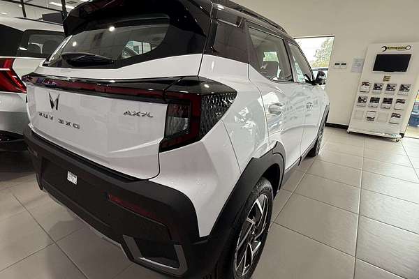 2025 Mahindra XUV3XO AX7L