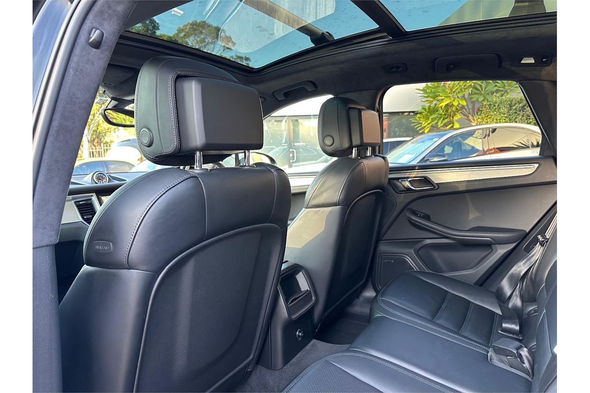 2014 Porsche Macan Turbo 95B