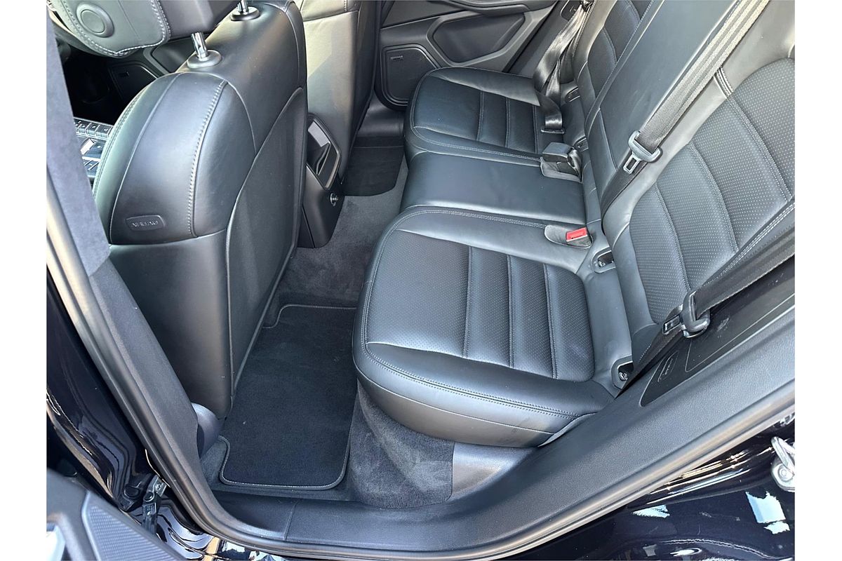 2014 Porsche Macan Turbo 95B