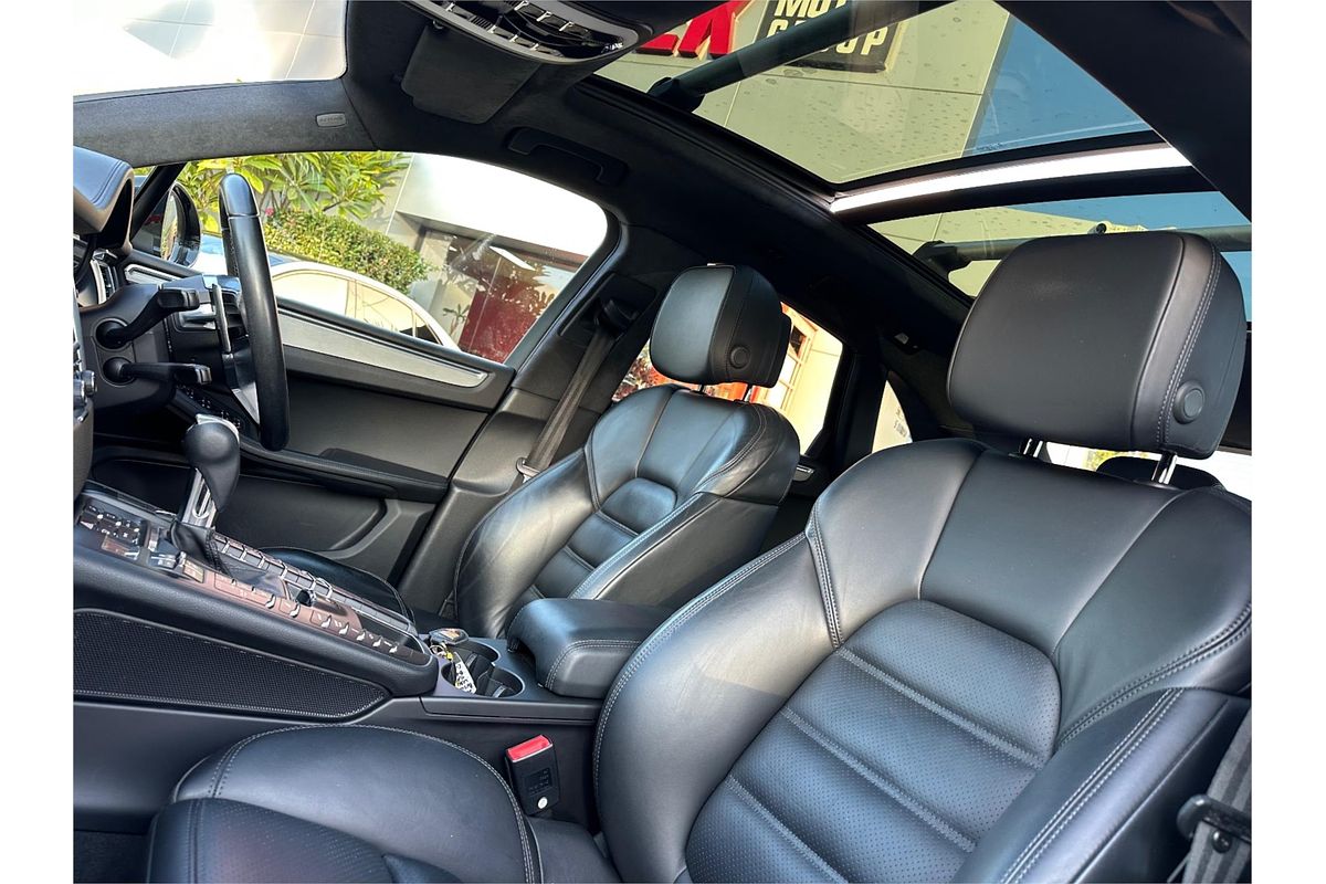 2014 Porsche Macan Turbo 95B