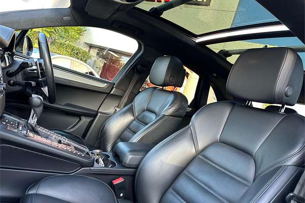 2014 Porsche Macan Turbo 95B