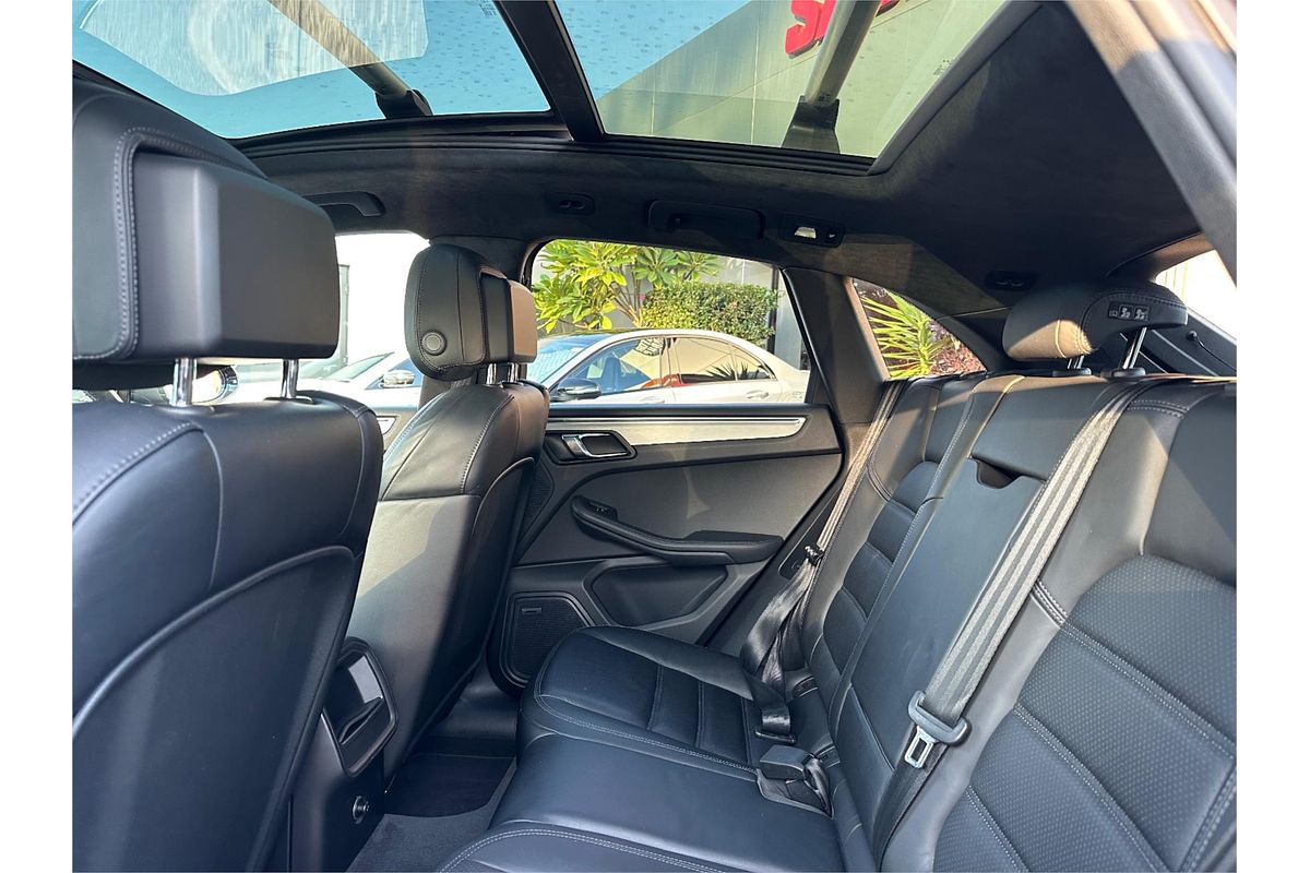 2014 Porsche Macan Turbo 95B