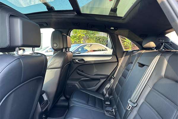 2014 Porsche Macan Turbo 95B