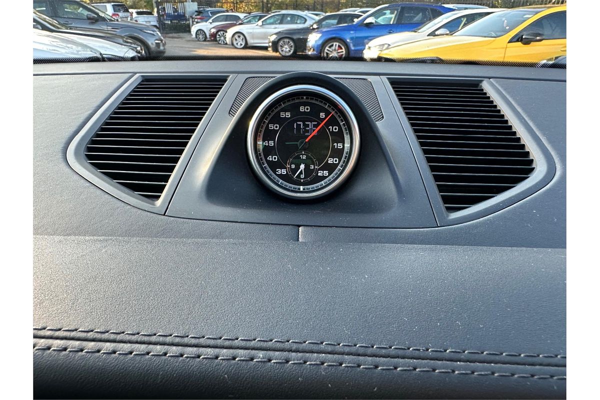 2014 Porsche Macan Turbo 95B