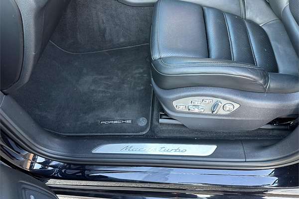 2014 Porsche Macan Turbo 95B