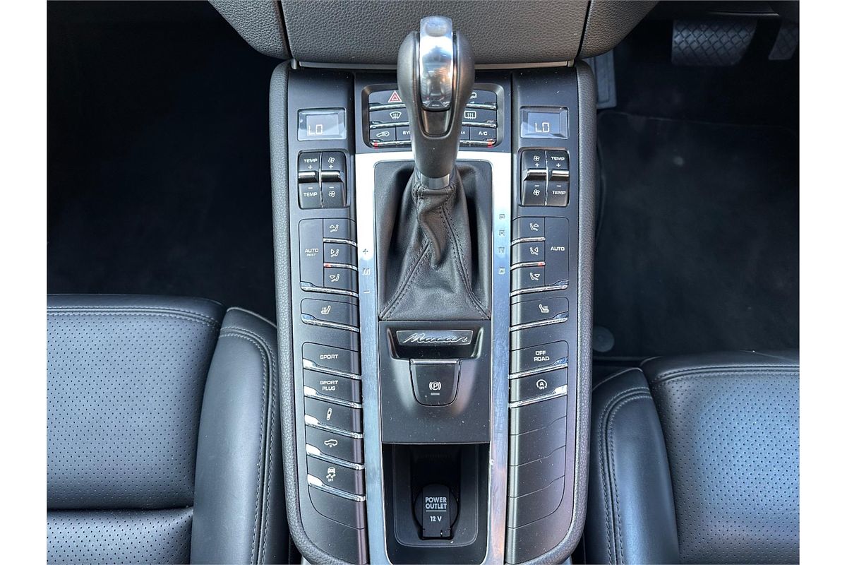 2014 Porsche Macan Turbo 95B