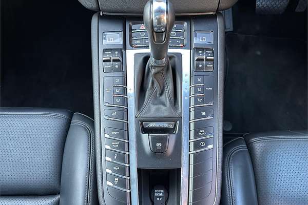 2014 Porsche Macan Turbo 95B