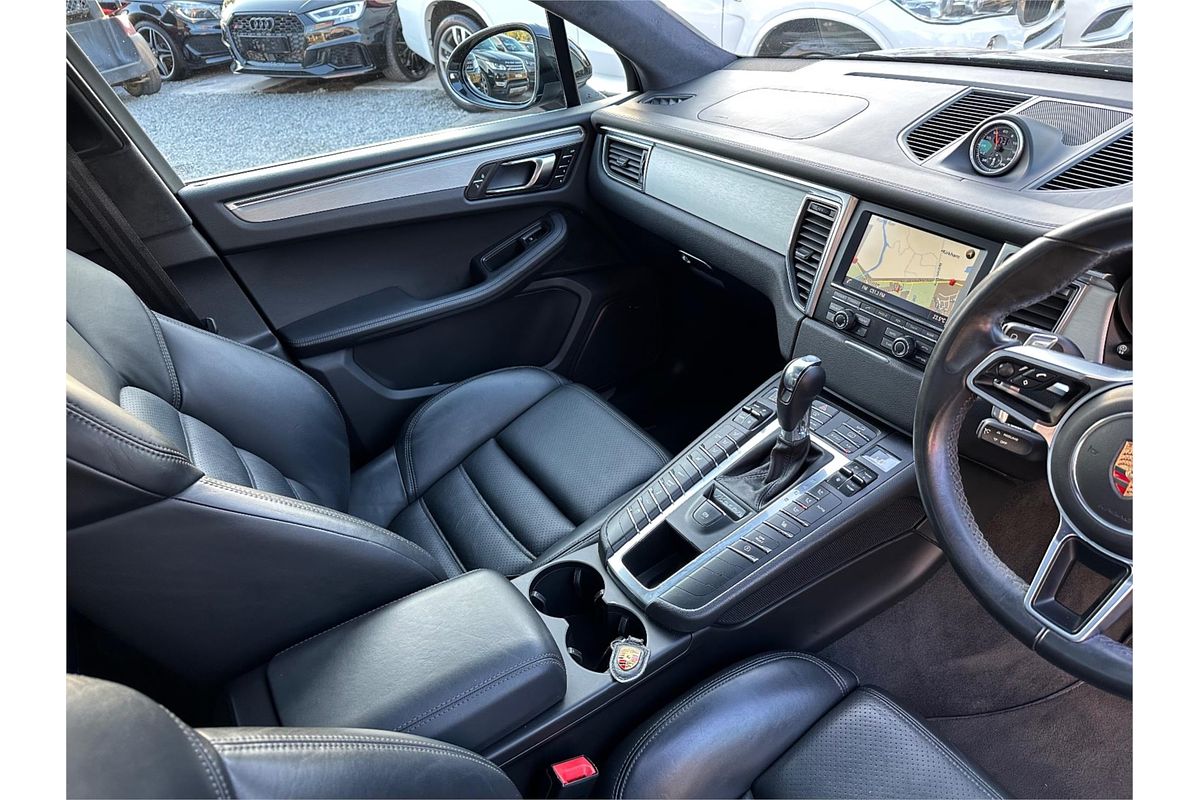 2014 Porsche Macan Turbo 95B