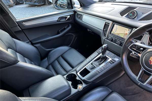 2014 Porsche Macan Turbo 95B