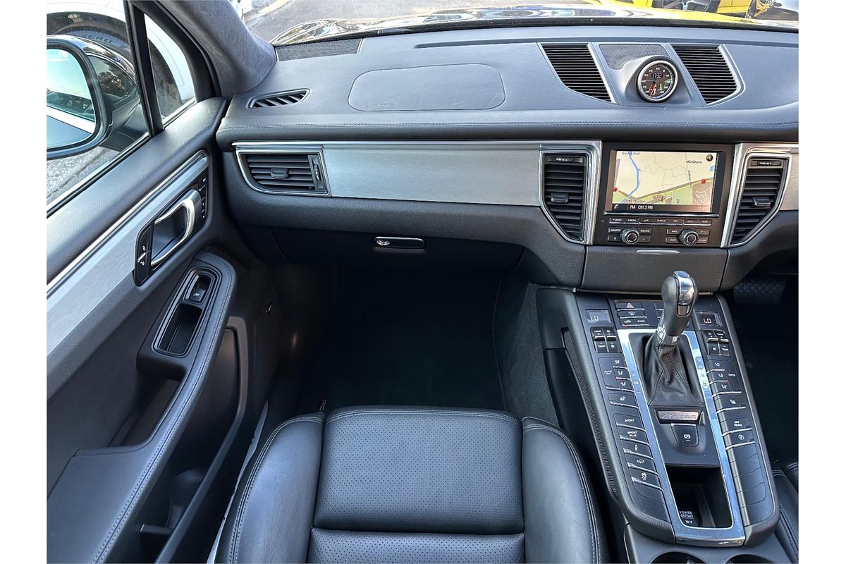 2014 Porsche Macan Turbo 95B