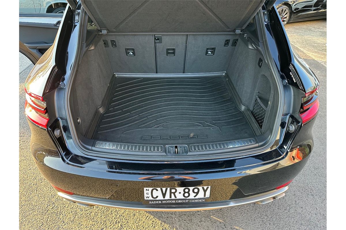 2014 Porsche Macan Turbo 95B