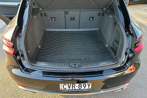 2014 Porsche Macan Turbo 95B