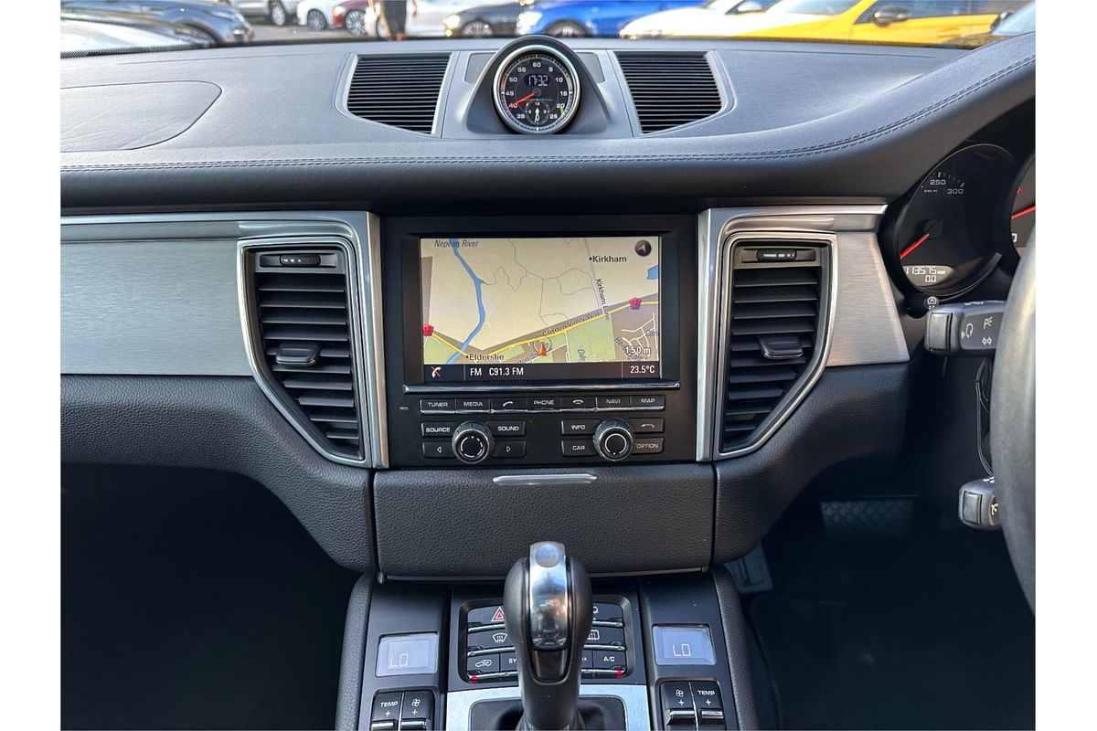 2014 Porsche Macan Turbo 95B