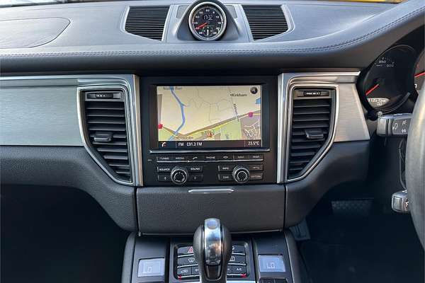 2014 Porsche Macan Turbo 95B