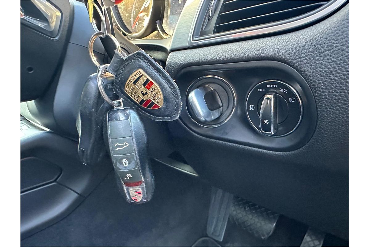 2014 Porsche Macan Turbo 95B