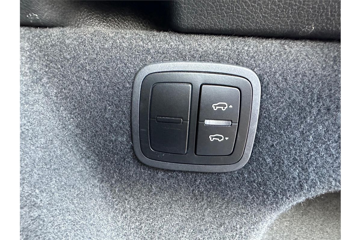 2014 Porsche Macan Turbo 95B