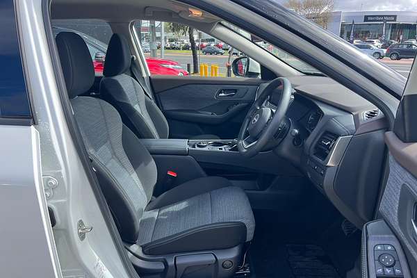 2025 Nissan X-TRAIL ST T33