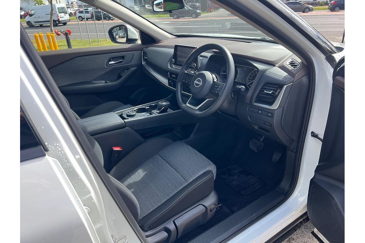 2025 Nissan X-TRAIL ST T33