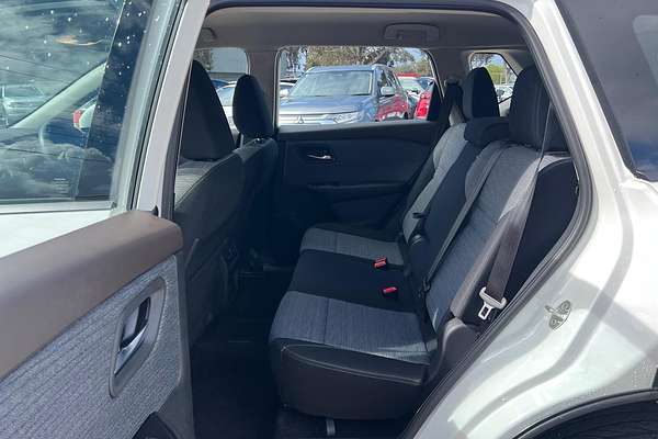 2025 Nissan X-TRAIL ST T33