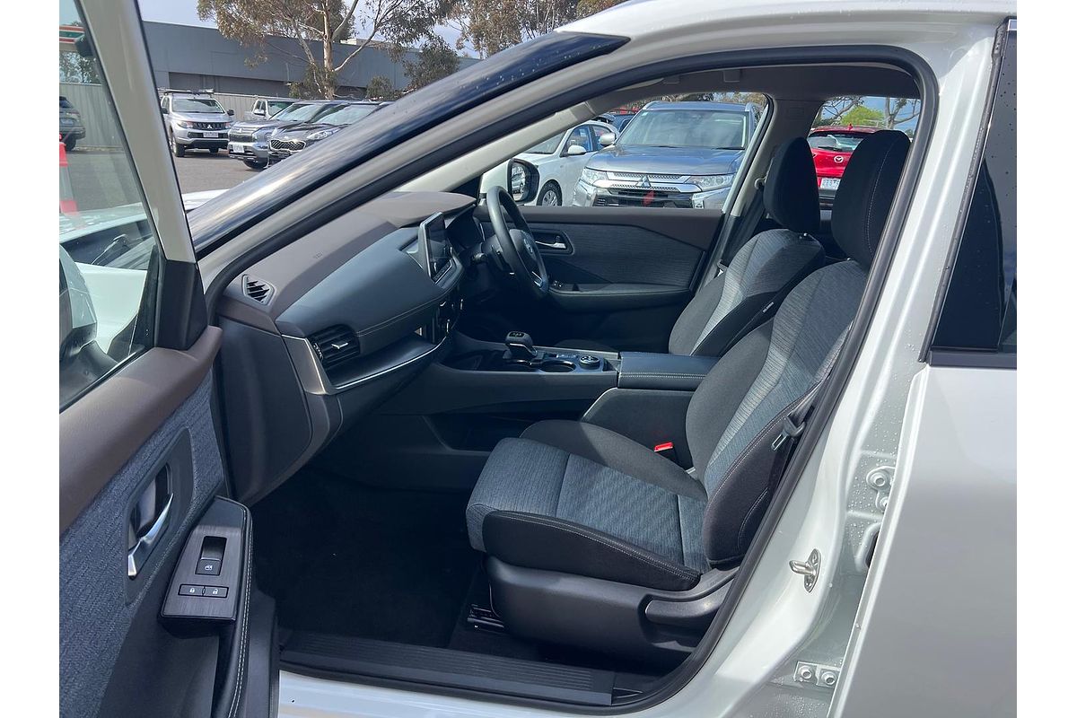 2025 Nissan X-TRAIL ST T33