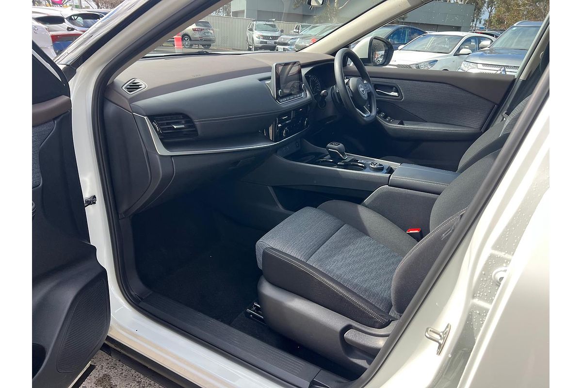 2025 Nissan X-TRAIL ST T33