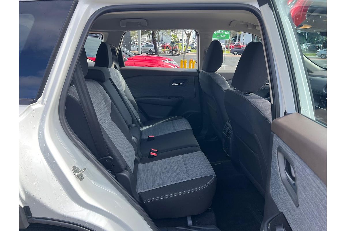 2025 Nissan X-TRAIL ST T33