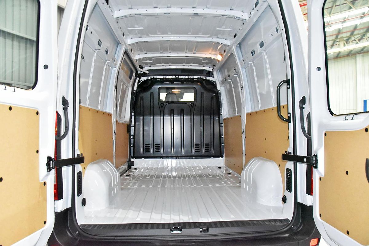 2025 Renault Master Pro 110kW X62 Phase 2 MWB Mid Roof