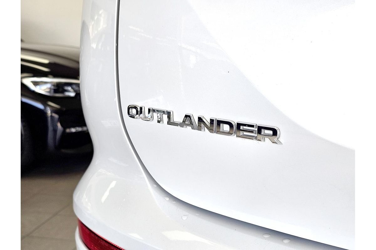 2023 Mitsubishi Outlander PHEV Exceed Tourer ZM