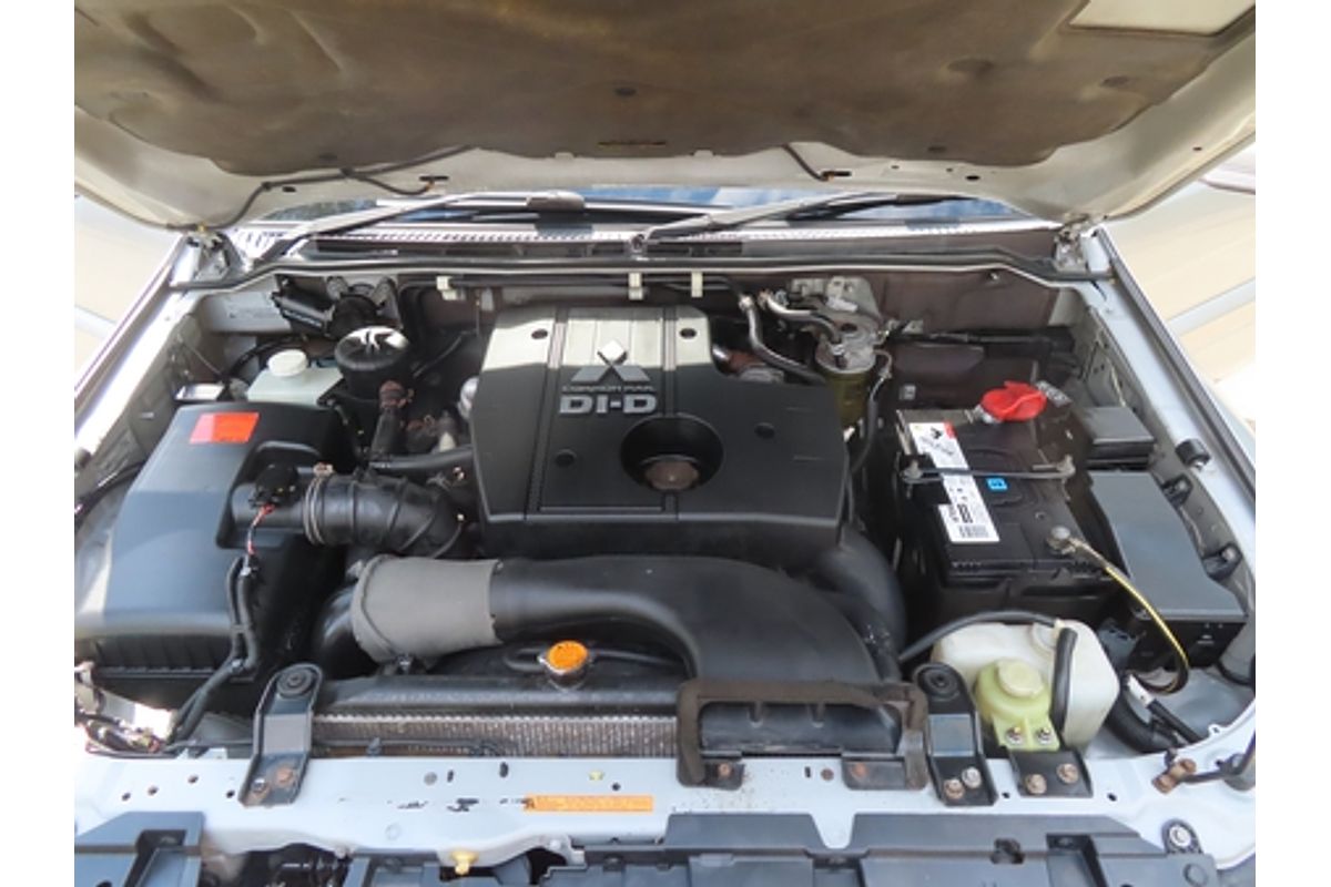 2008 Mitsubishi Pajero VR-X NS