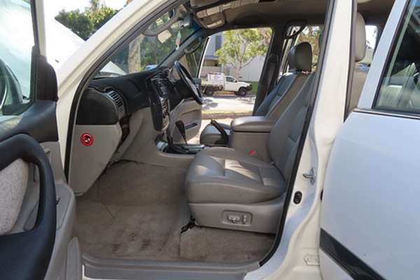 2005 Toyota Landcruiser GXL UZJ100R