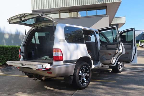 2005 Toyota Landcruiser GXL UZJ100R