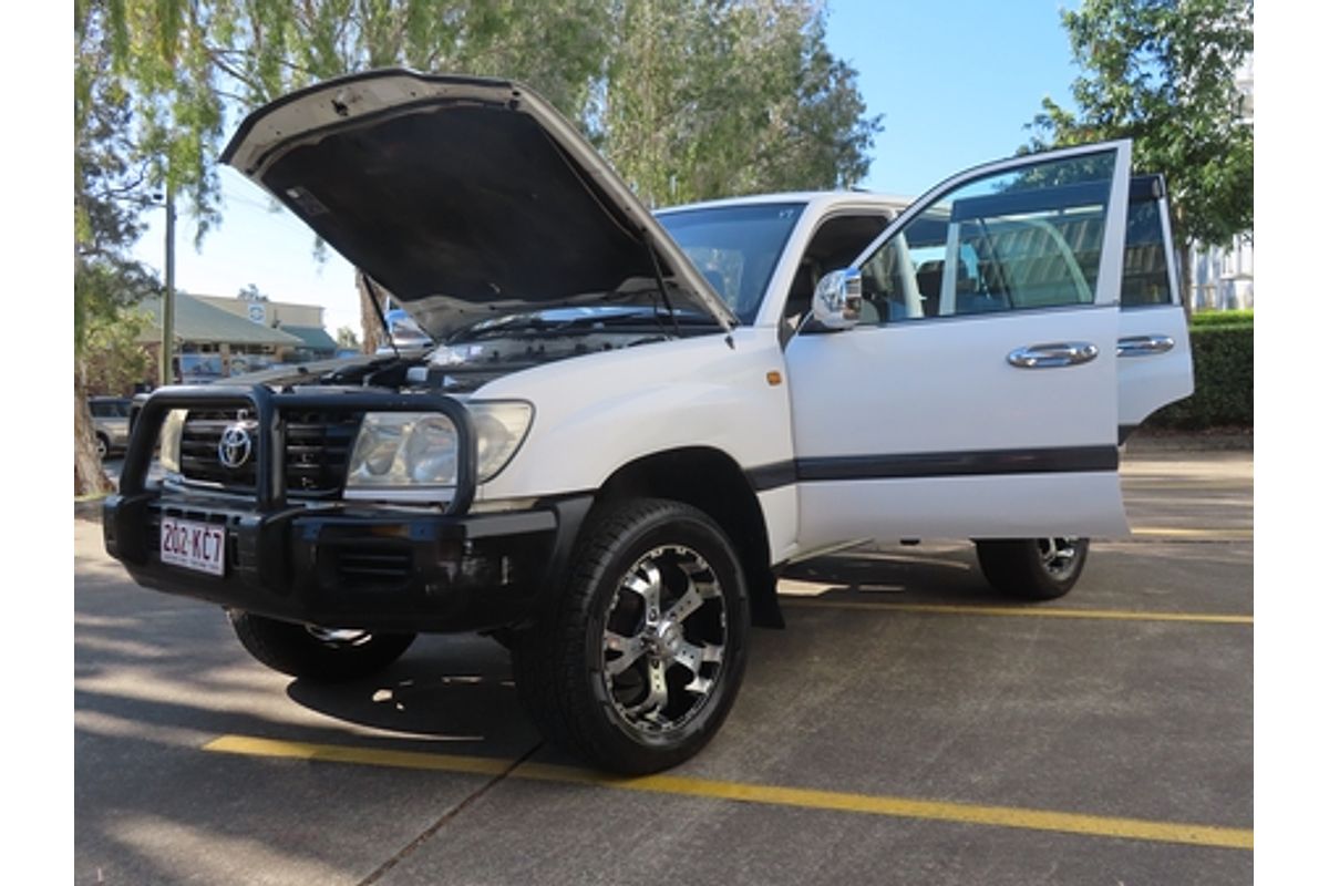 2005 Toyota Landcruiser GXL UZJ100R