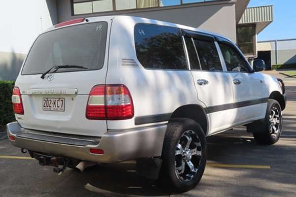 2005 Toyota Landcruiser GXL UZJ100R