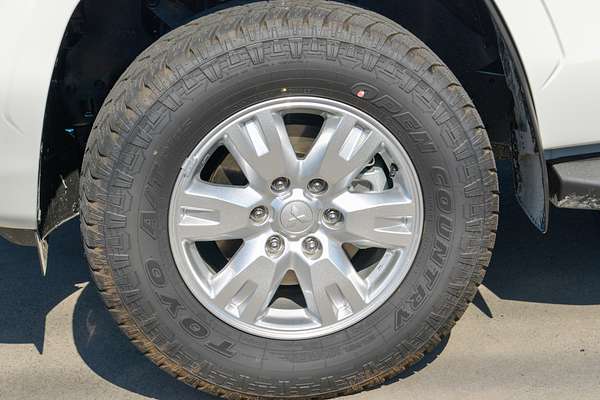 2025 Mitsubishi Triton GLX+ MV 4X4 thumb-3