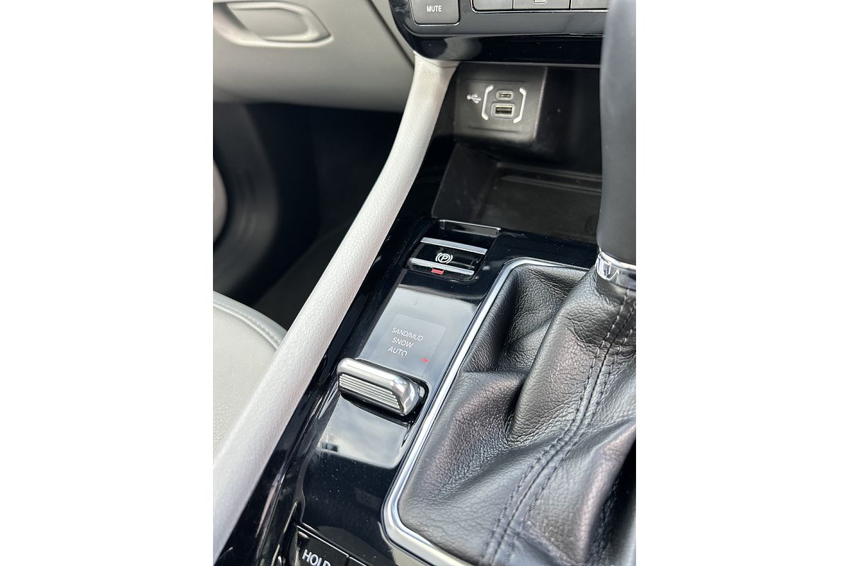 2023 Jeep Compass Limited M6