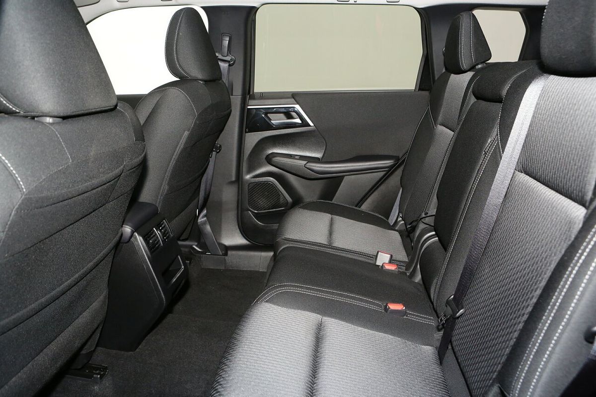 2024 Mitsubishi Outlander LS ZM