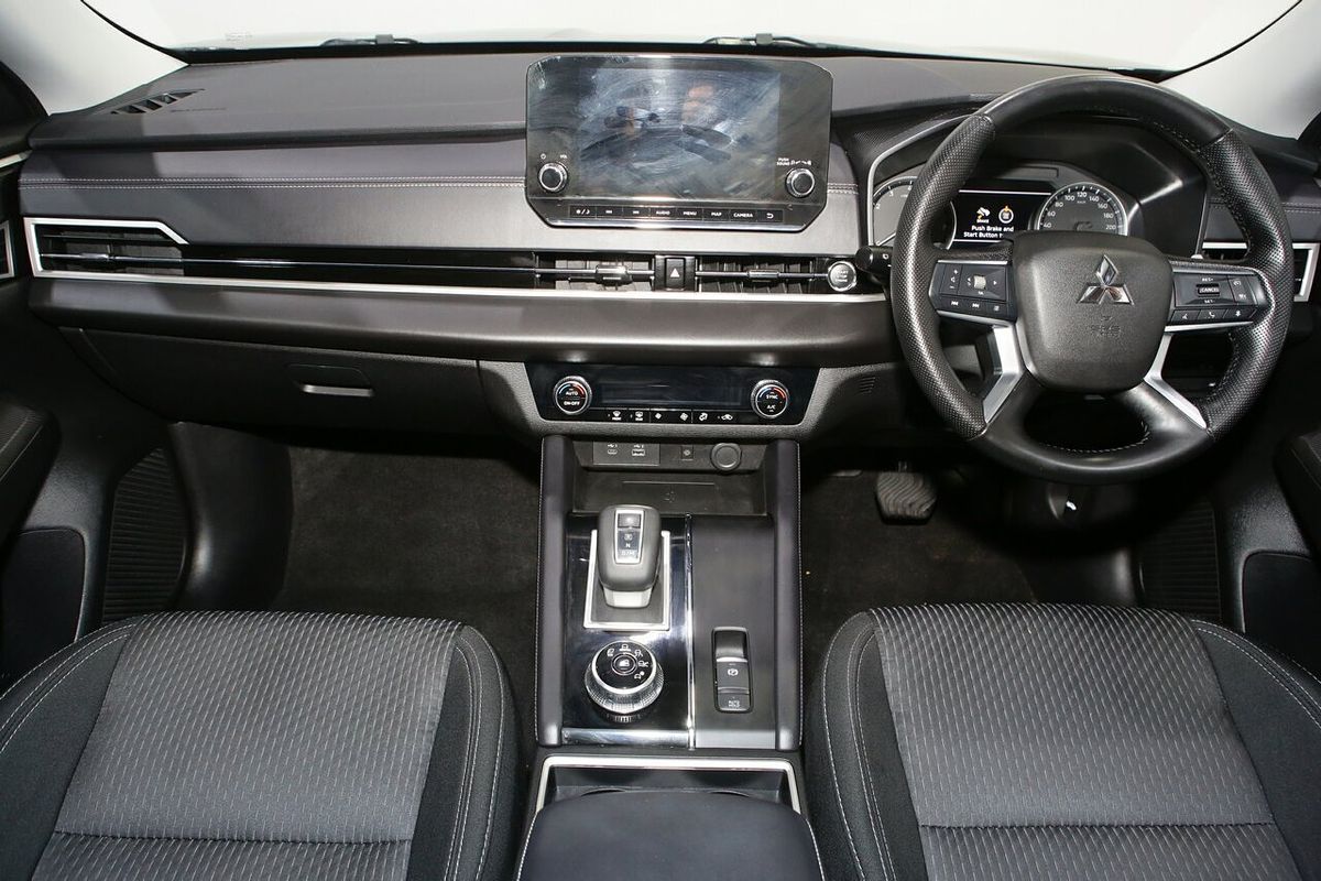 2024 Mitsubishi Outlander LS ZM