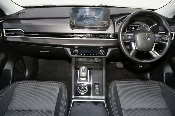 2024 Mitsubishi Outlander LS ZM