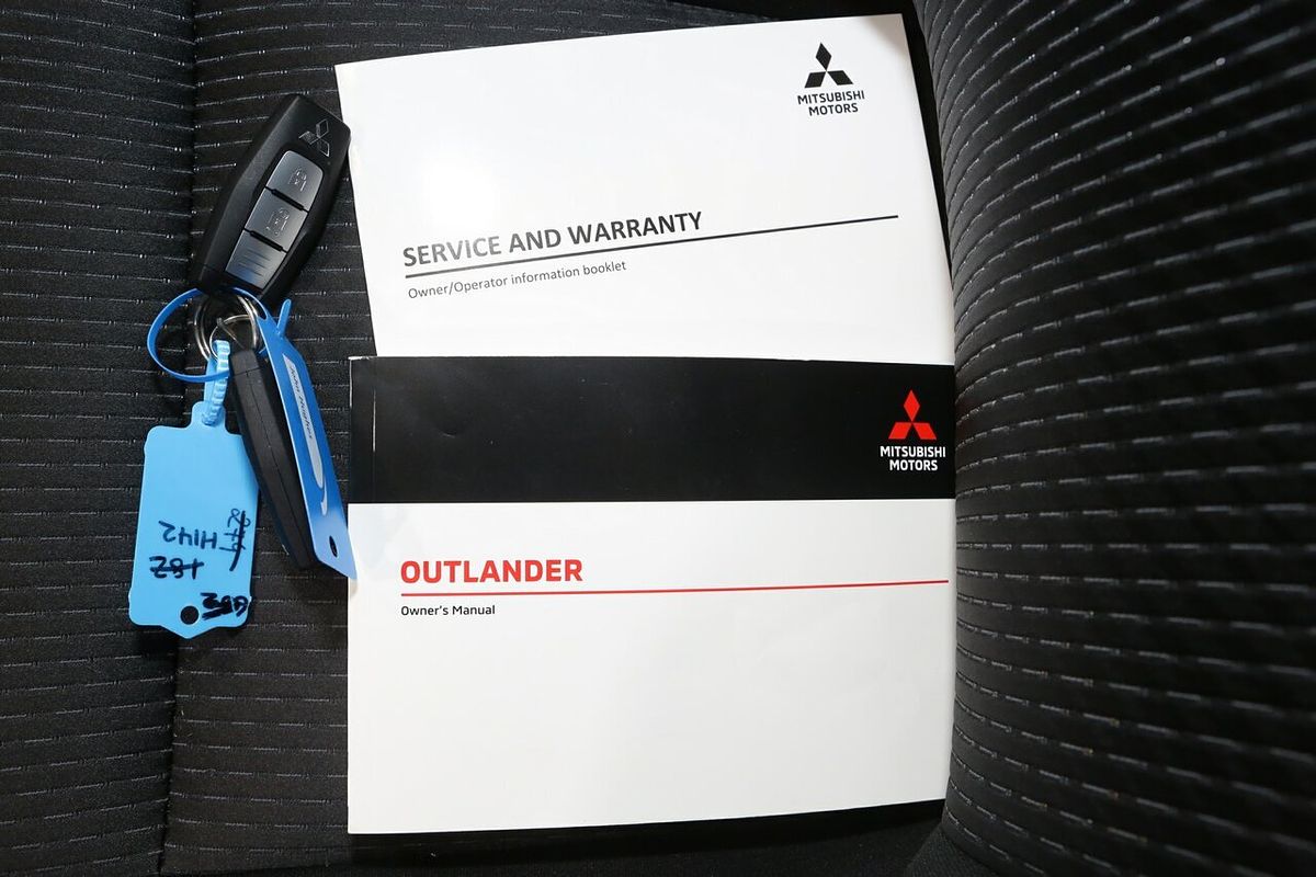 2024 Mitsubishi Outlander LS ZM