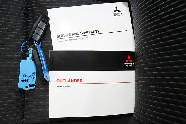 2024 Mitsubishi Outlander LS ZM
