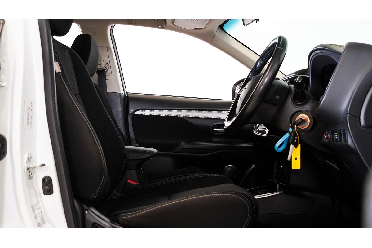 2017 Mitsubishi Outlander LS Safety Pack ZK