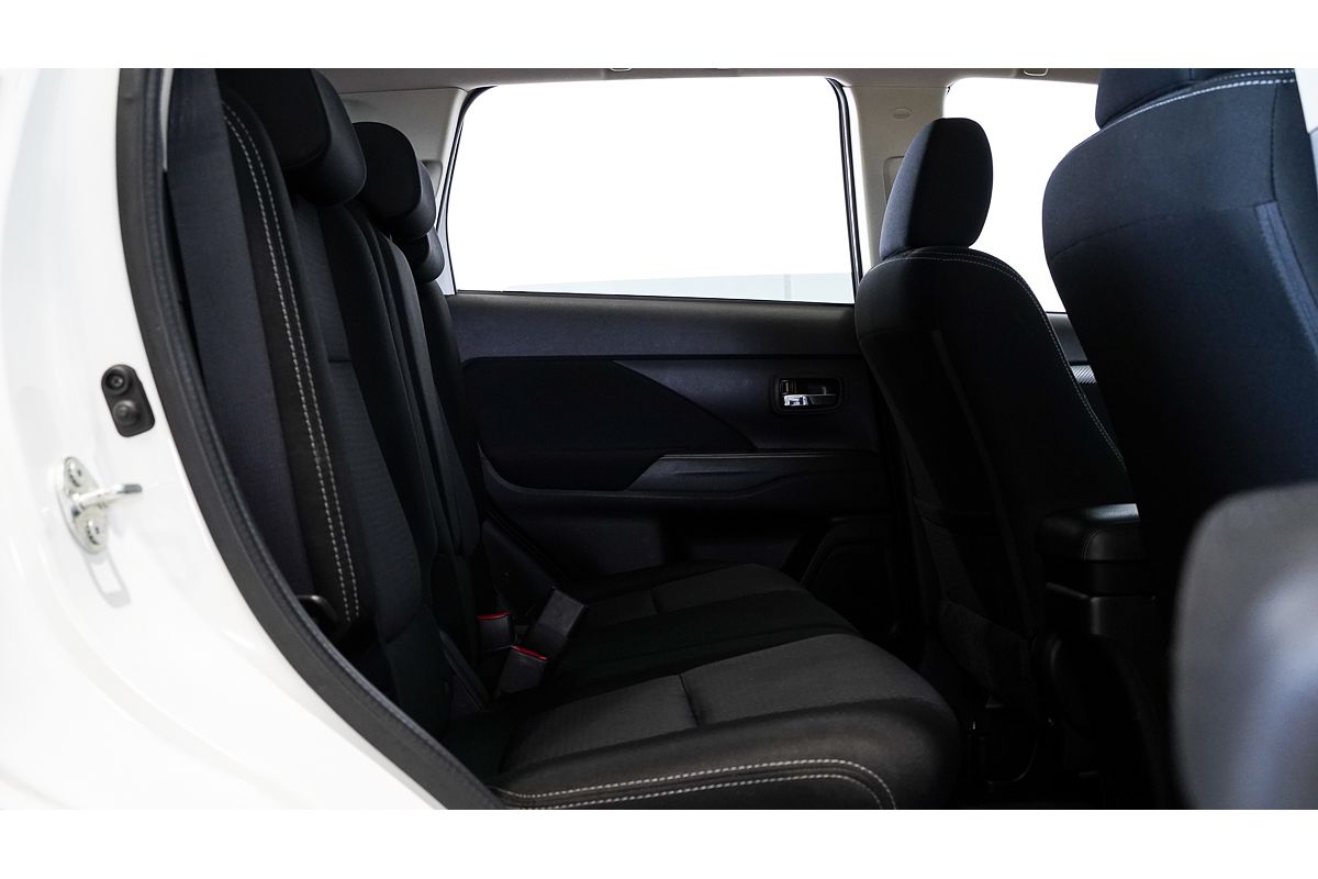 2017 Mitsubishi Outlander LS Safety Pack ZK